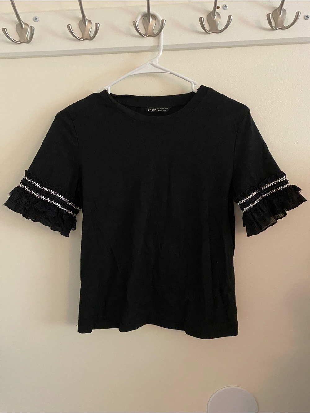 SHEIN Black Short Sleeve Tee with Ruffle Trim and Contrast Stitching